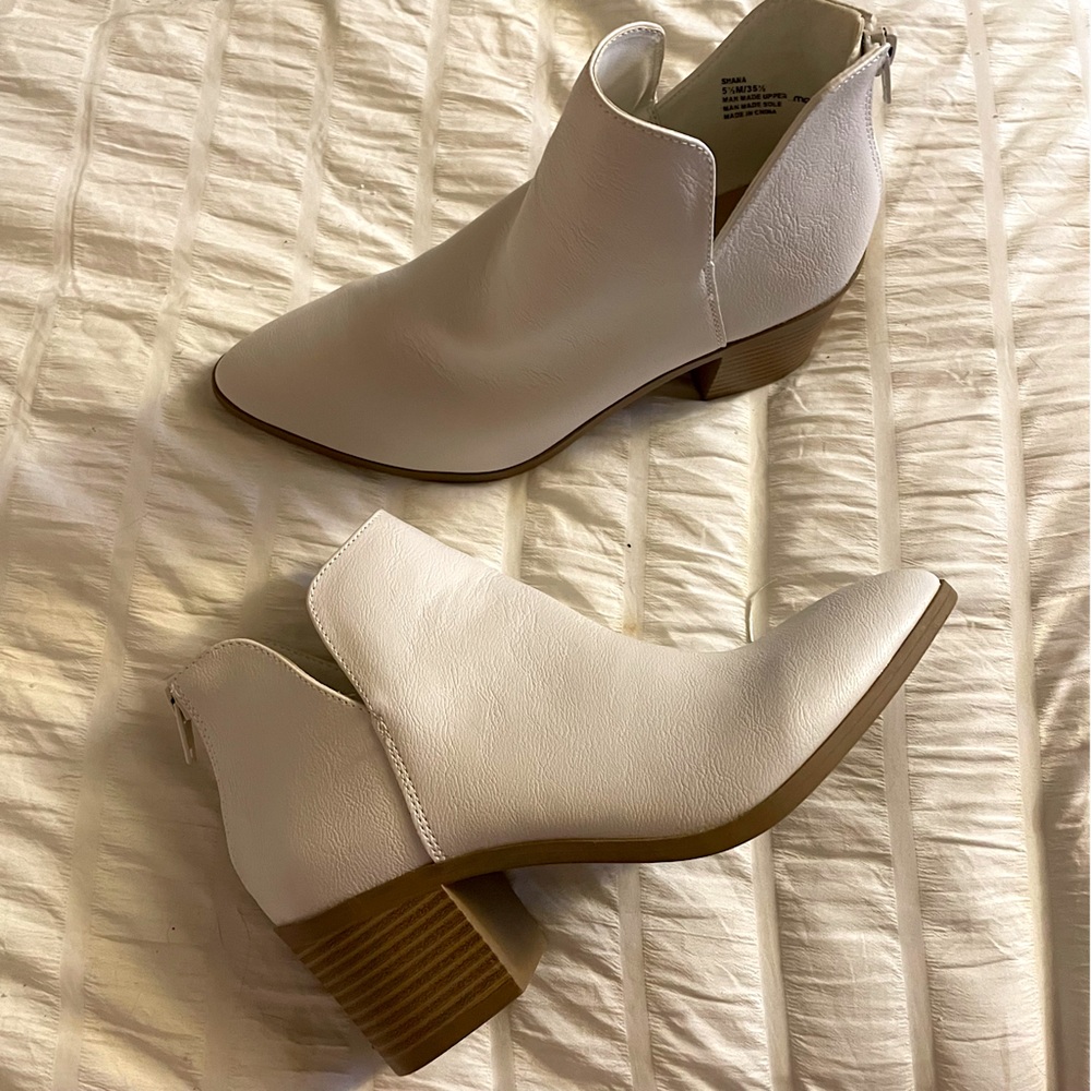 White Ankle Boots with Pointed Toe